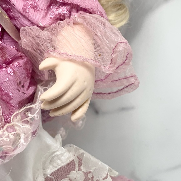 👧🏰🐴Vintage Porcelain doll. - Picture 9 of 16